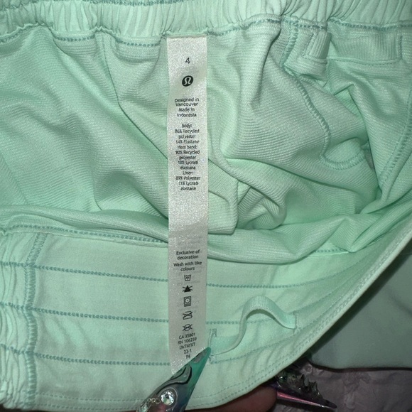 Lululemon Hotty hot short 2.5” - Picture 2 of 5